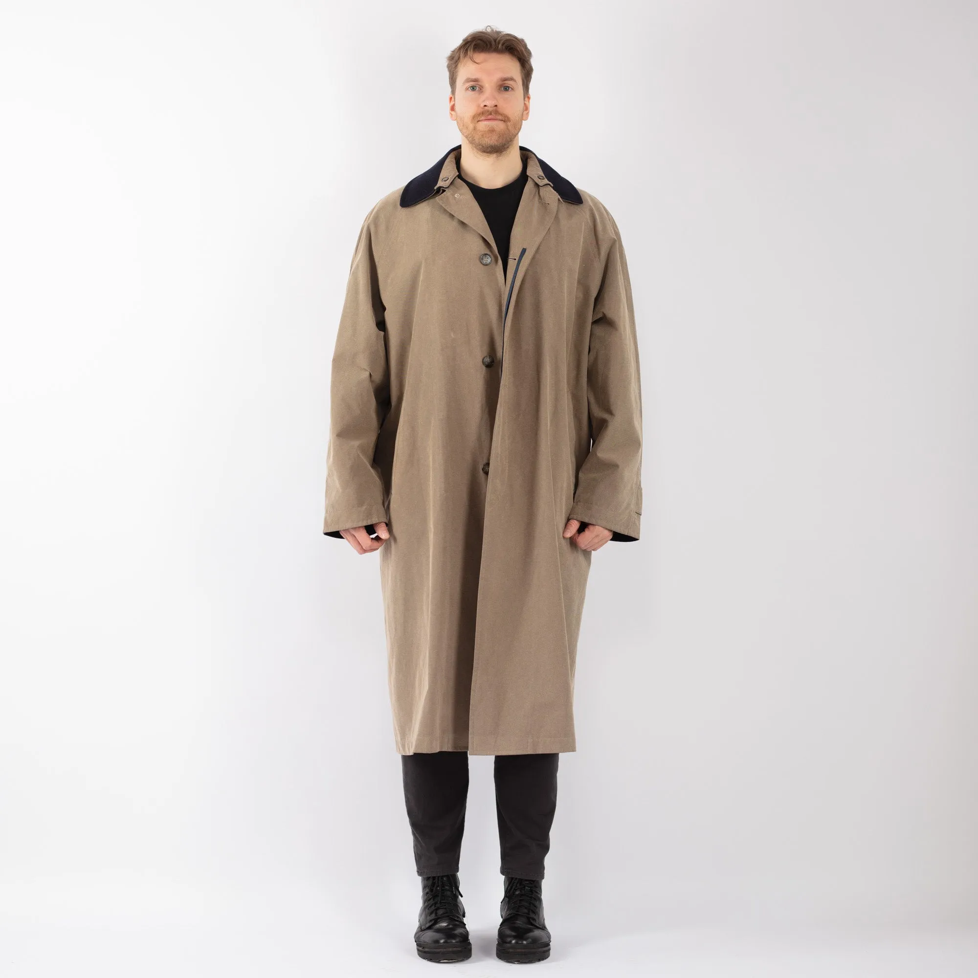 Vintage 00's Men Oversized Mac Coat in Beige